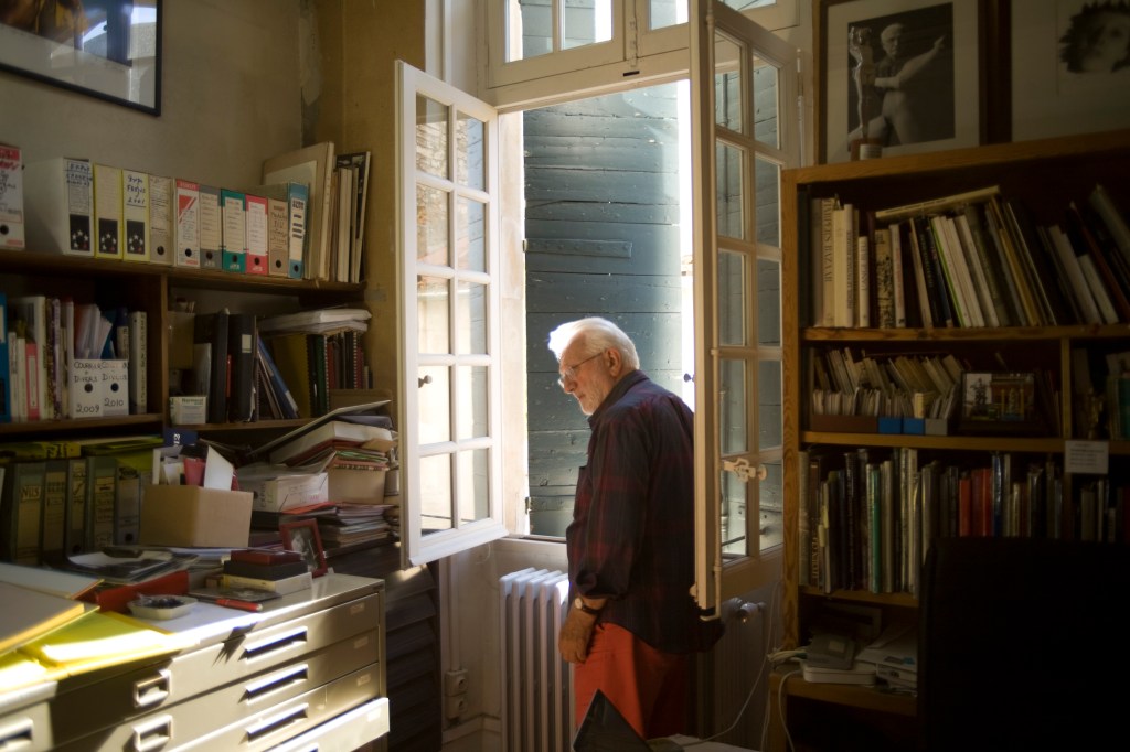 Lucien Clergue dans son atelier à Arles pour le journal Midi Libre (juillet 2012) IMG_0634